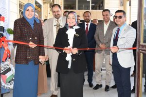 Read more about the article The Dean of the College of Computer Science and Information Technology visited an art exhibition in support of Palestinian women.