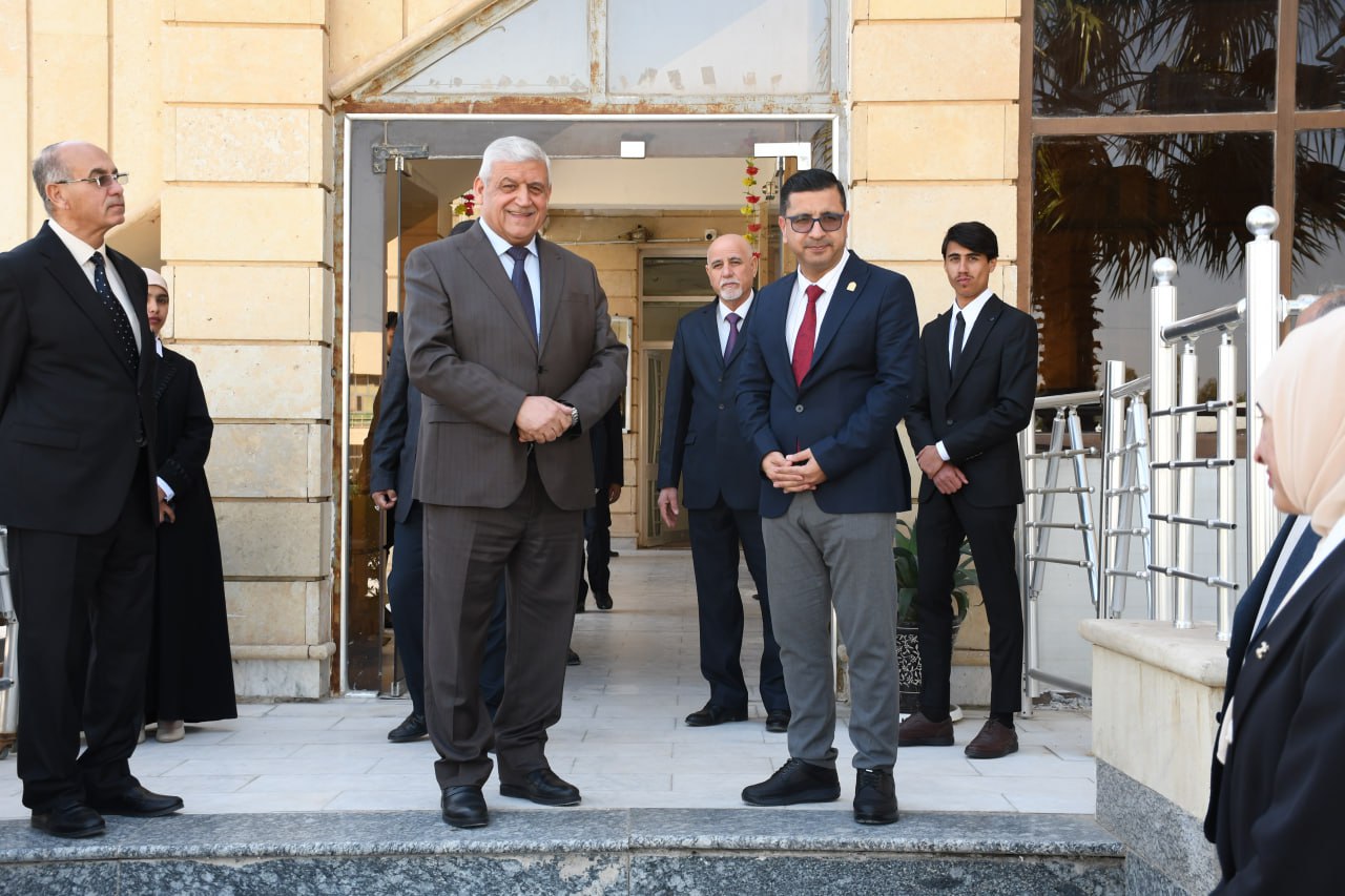 You are currently viewing Dean of the College of Computer Science Participates in Farewell Ceremony for Dean of Tourism.