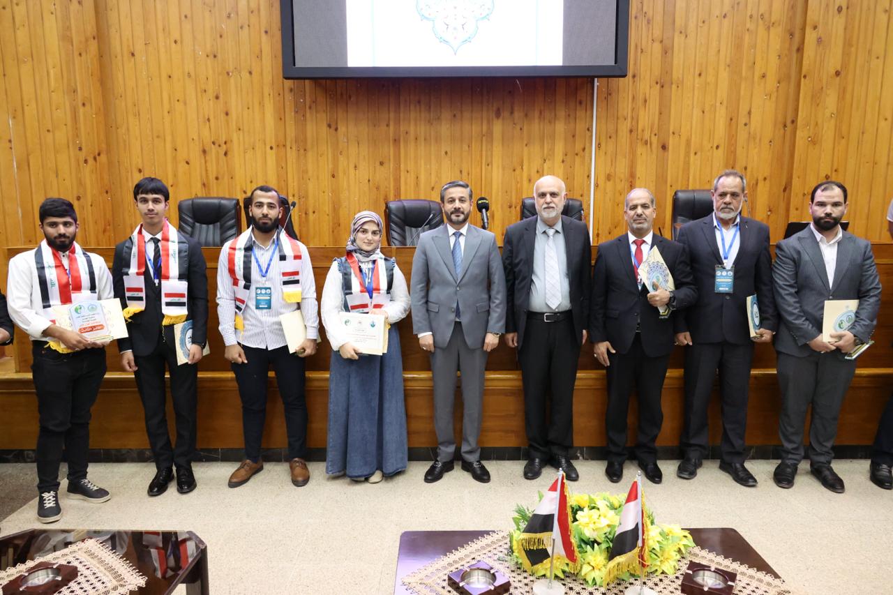 You are currently viewing Minister of Higher Education and Scientific Research honored the winners of the Ramadan Quranic competition held by the College of Engineering at the University of Nahrein.