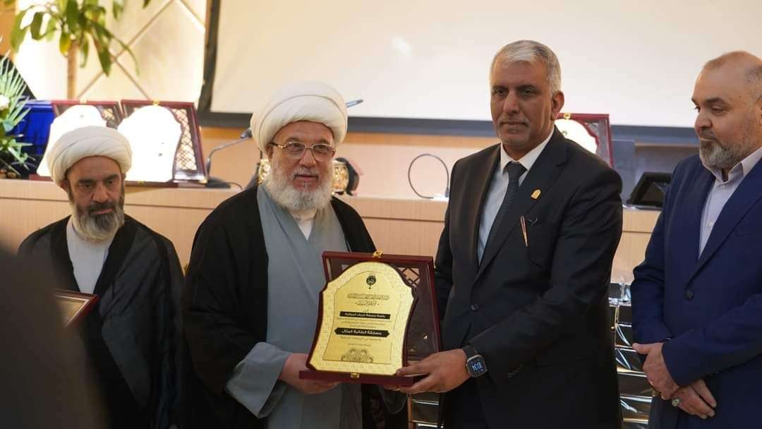 You are currently viewing Karbala University President participates in the ceremony honoring the “exemplary female student” at the Holy Shrine of Al-Husseiniya