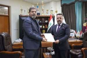 Read more about the article Presidential Advisor donates a number of books to Karbala University in support of the university’s library