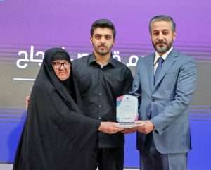 Read more about the article وزير التعليم يكرم أمهات الشهداء وسيدات التضحية العراقية