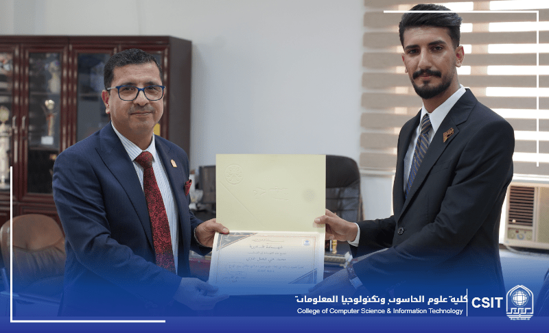 You are currently viewing تكريم الطالب محمد علي فيصل من قبل عميد كلية علوم الحاسوب وتكنولوجيا المعلومات تقديراً لتميّزه الإبداعي