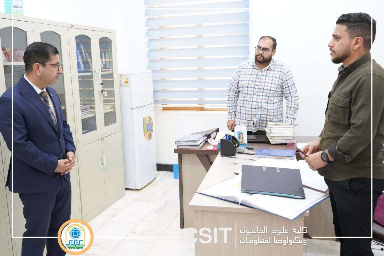 You are currently viewing عميد كلية علوم الحاسوب وتكنولوجيا المعلومات يزور وحدة التجهيزات في بناية العمادة