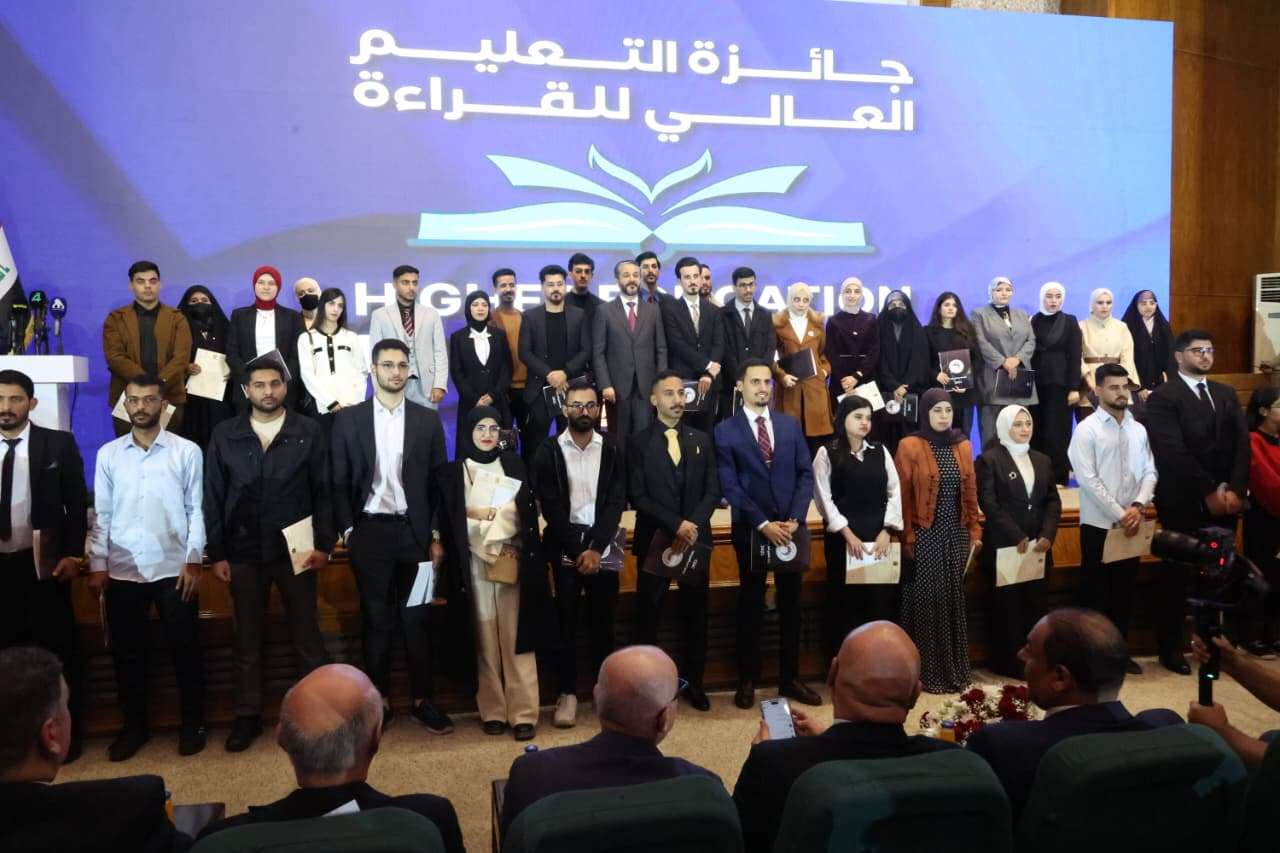 You are currently viewing وزير التعليم يكرم الفائزين بجائزة التعليم العالي للقراءة بنسختها الثالثة