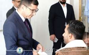 Read more about the article عميد كلية علوم الحاسوب وتكنولوجيا المعلومات يتابع سير الامتحانات