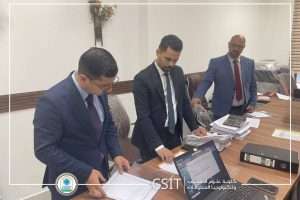 Read more about the article السيد عميد كلية علوم الحاسوب وتكنولوجيا المعلومات يتفقد اللجنة الامتحانية لقسم الأمن السيبراني